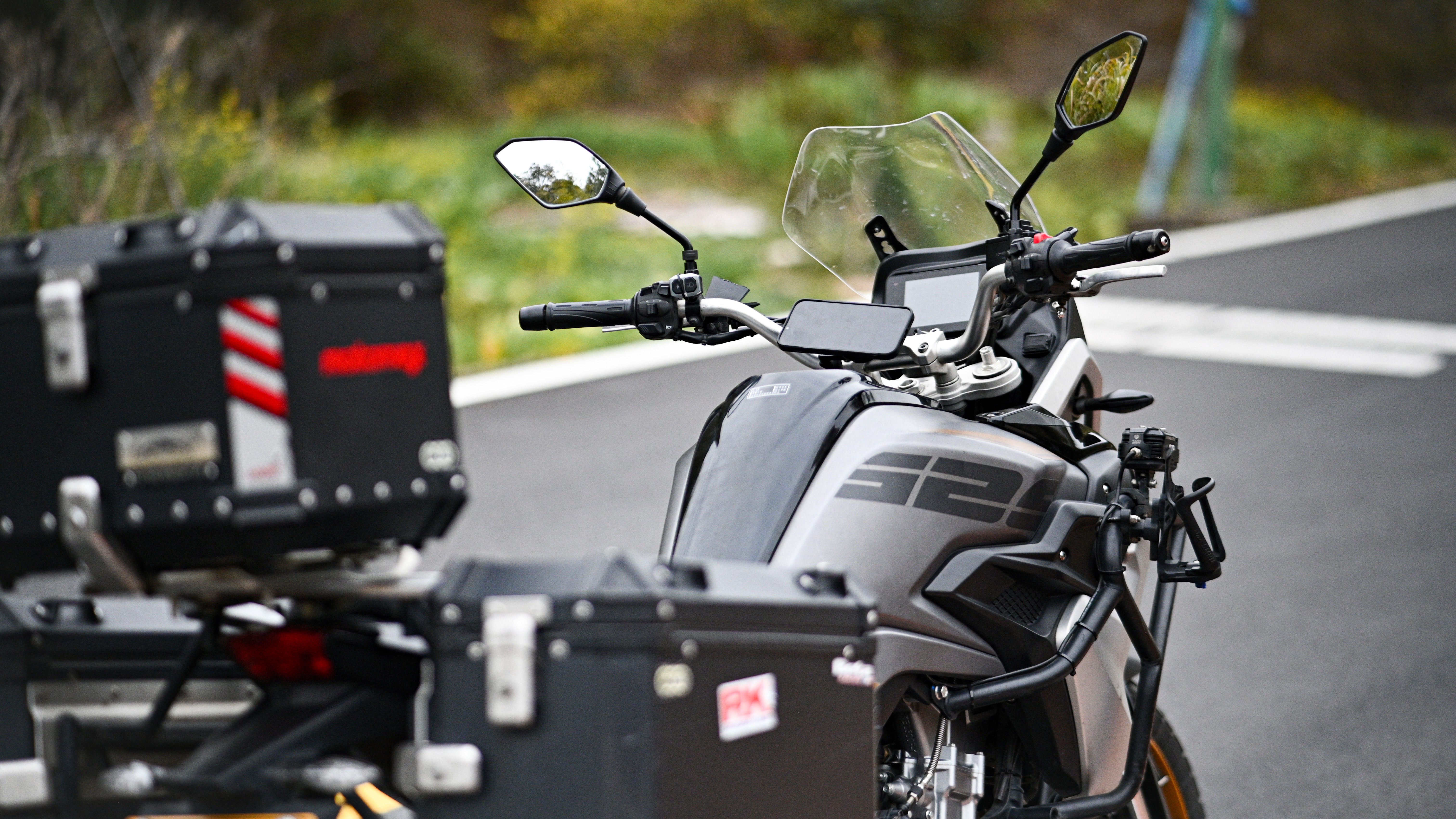 QM02 Outplorer Quick Launch Magnetic Motorcycle Phone Mount, Anti-Vi